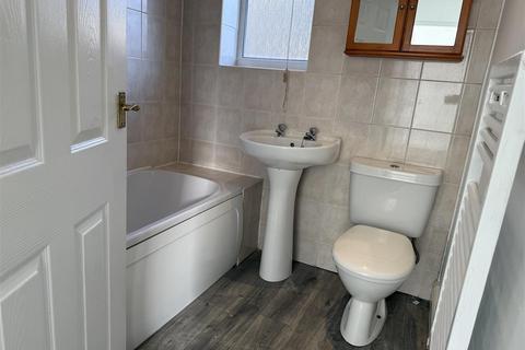 3 bedroom semi-detached house for sale, Halifax Road, Liversedge WF15