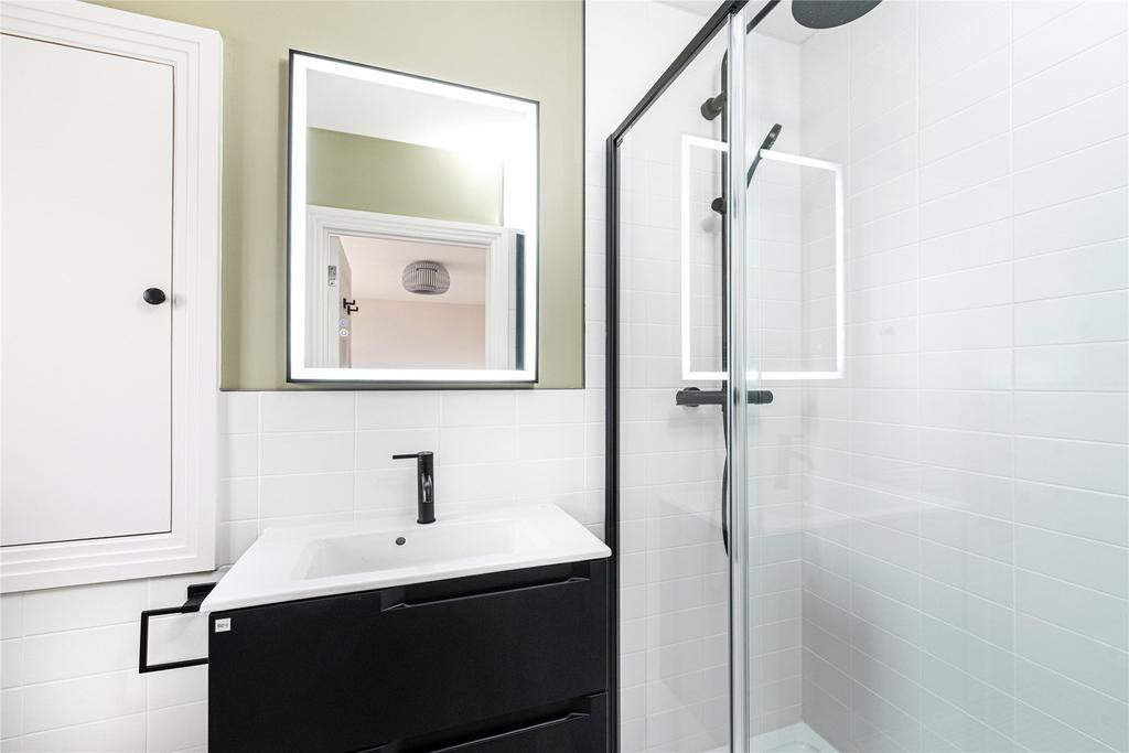 En Suite Shower Rm