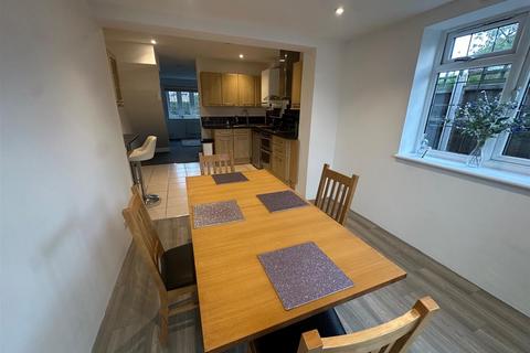 1 bedroom end of terrace house for sale, Sparrow Farm Drive, Feltham
