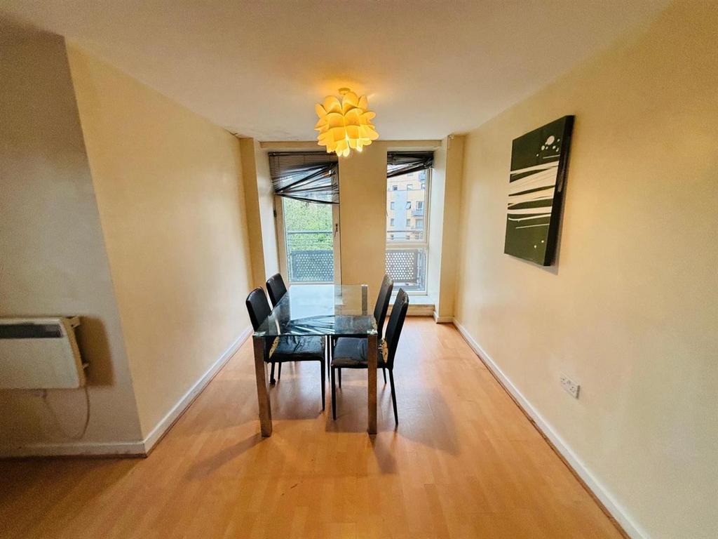 Living / Dining Room: Area