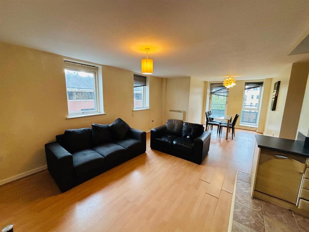 Living / Dining Room: Area