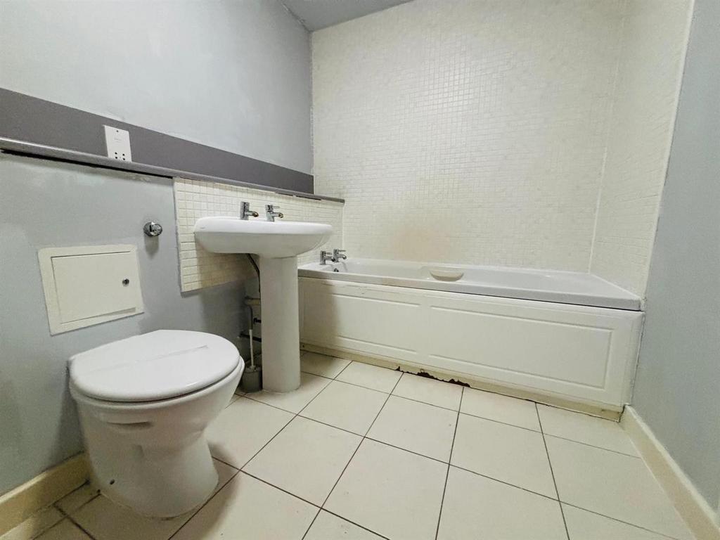 Bathroom / WC: