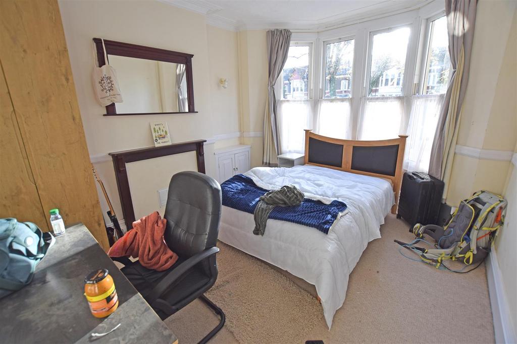 Bed1.jpg