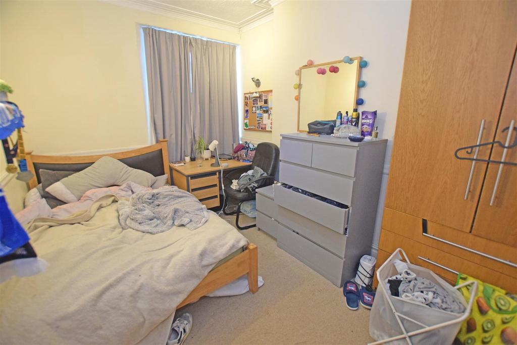 Bed2.jpg