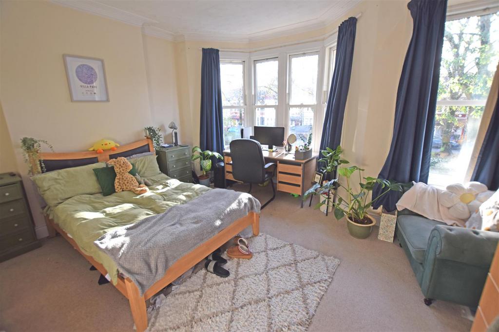 Bed3.jpg