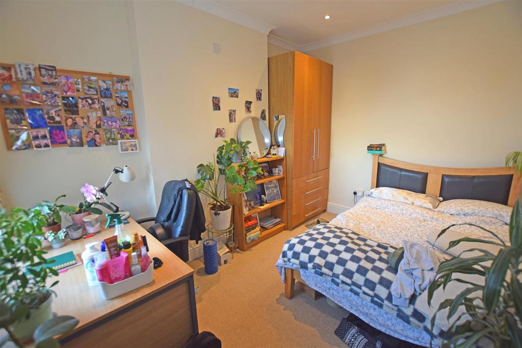 Bed4.jpg
