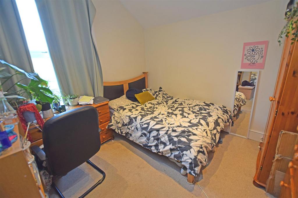 Bed5.jpg