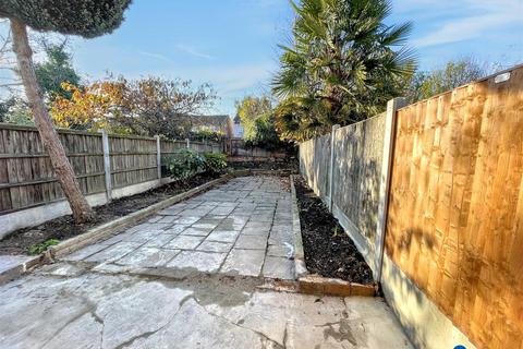 3 bedroom house to rent, Field Road, London
