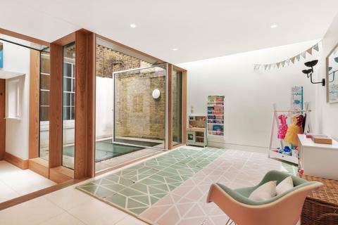 undefined, John Street, London WC1N