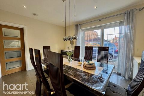 5 bedroom detached house to rent, Wood Green Road, Wednesbury