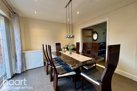 5 bedroom detached house to rent, Wood Green Road, Wednesbury