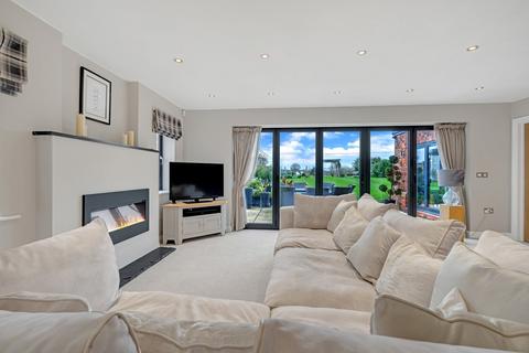4 bedroom detached house for sale, Winchcombe Road, Sedgeberrow, Evesham, WR11