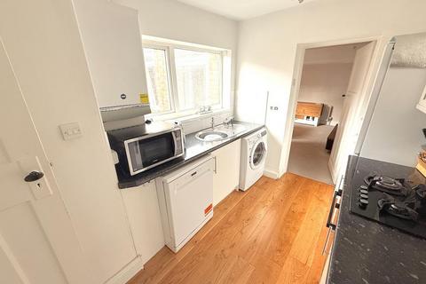 3 bedroom flat to rent, Newlands Road, Newcastle upon Tyne NE2