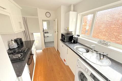 3 bedroom flat to rent, Newlands Road, Newcastle upon Tyne NE2