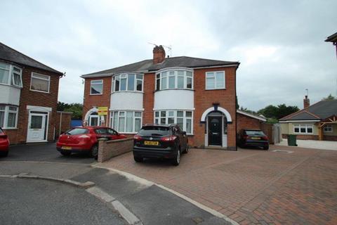 3 bedroom semi-detached house to rent, Kew Drive, Leicester