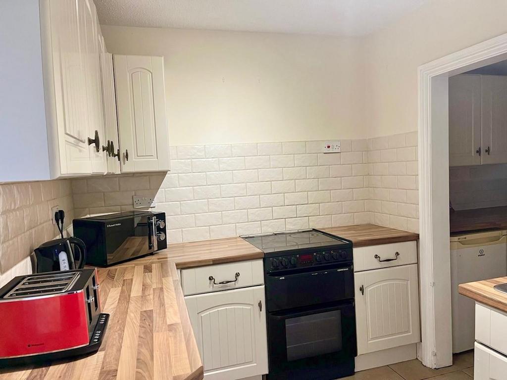 Kitchen 2.jpg