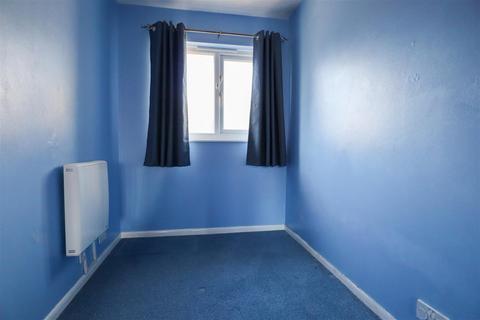 2 bedroom flat to rent, Lovat Mead, St. Leonards-On-Sea