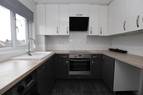 2 bedroom flat to rent, Lovat Mead, St. Leonards-On-Sea