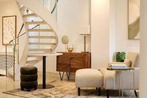 3 bedroom apartment to rent, Avenue Road, St John's Wood, NW8