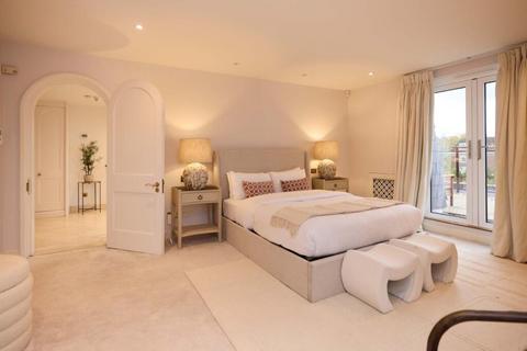 3 bedroom apartment to rent, Avenue Road, St John's Wood, NW8