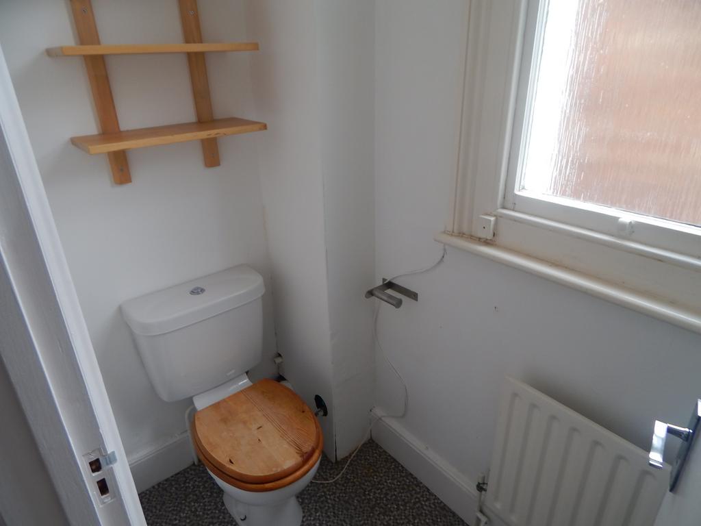 Cloakroom / w.c.