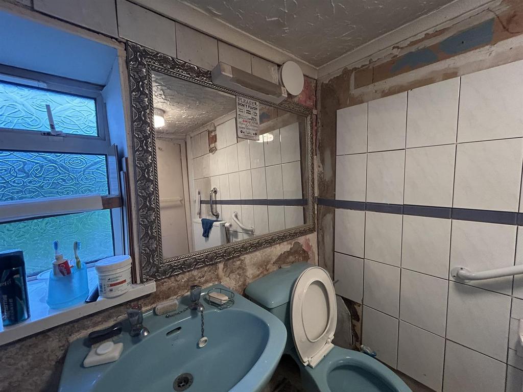 Main bathroom