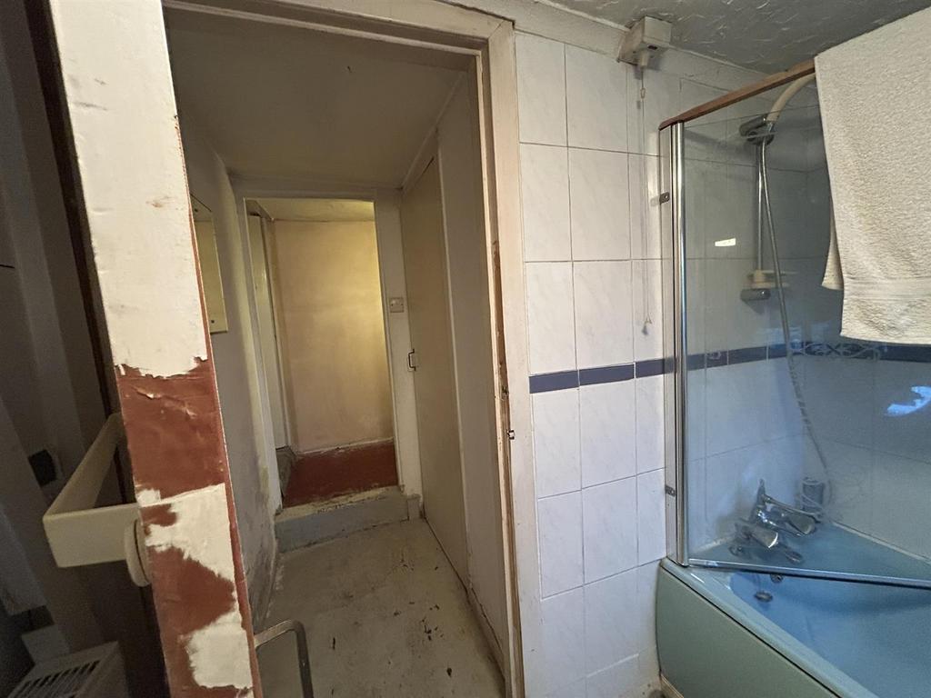 Main bathroom
