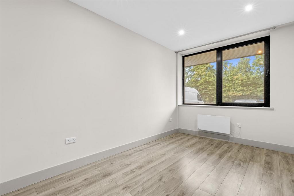 8 Cube House, Quilters Way, HP22 5 TB-1.jpg