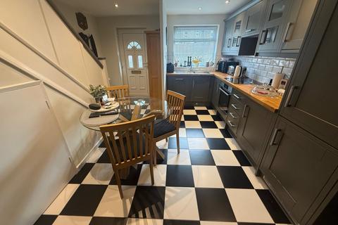 2 bedroom maisonette to rent, Pine Close, Southgate