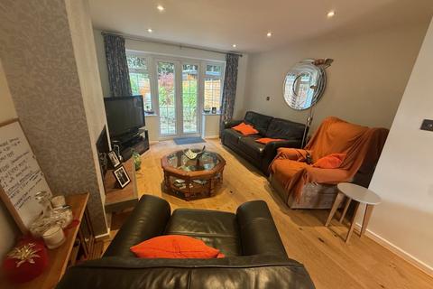 2 bedroom maisonette to rent, Pine Close, Southgate