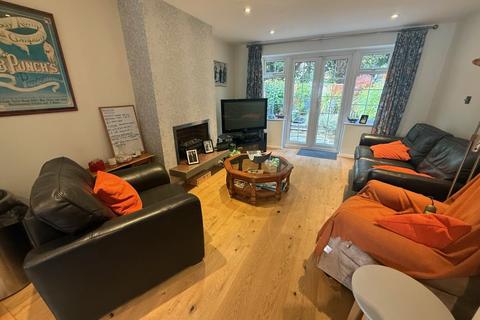 2 bedroom maisonette to rent, Pine Close, Southgate