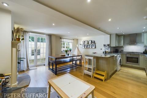 3 bedroom end of terrace house to rent, Warrax Park, Ware SG12