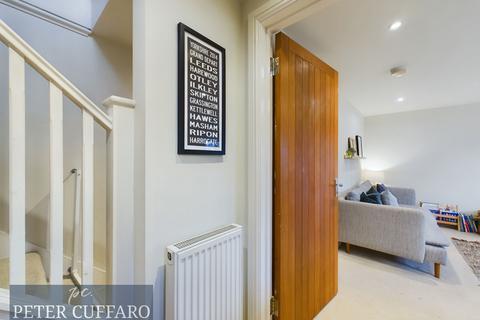 3 bedroom end of terrace house to rent, Warrax Park, Ware SG12