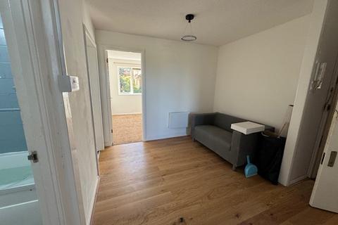3 bedroom apartment to rent, Bakers Hill, Clapton, E5