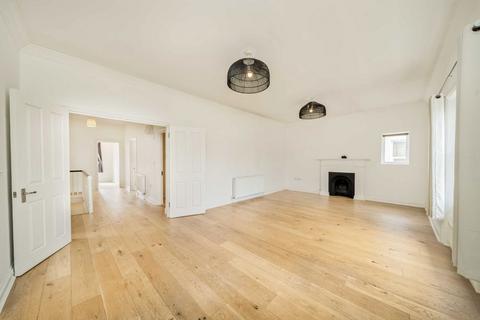 3 bedroom flat to rent, Buckland Crescent, London NW3