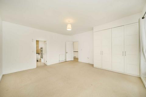 3 bedroom flat to rent, Buckland Crescent, London NW3