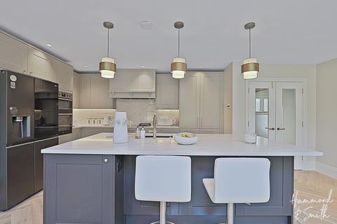 6 bedroom detached house to rent, Pike Way, Epping CM16