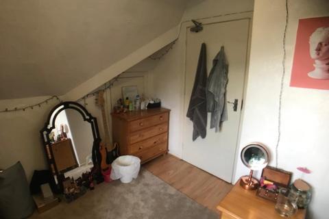 2 bedroom flat to rent, Brook Road, Manchester M14