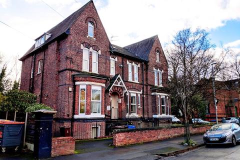 2 bedroom flat to rent, Brook Road, Manchester M14