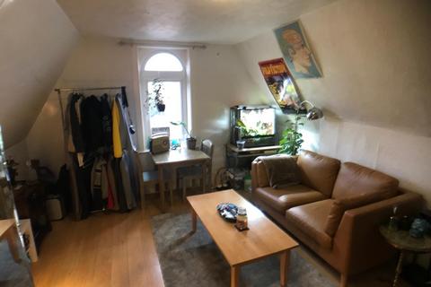2 bedroom flat to rent, Brook Road, Manchester M14