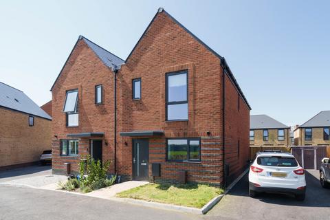 3 bedroom semi-detached house to rent, Victorious Close, Lee-on-the-solent, Hampshire, PO13