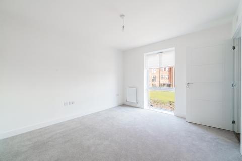 3 bedroom semi-detached house to rent, Victorious Close, Lee-on-the-solent, Hampshire, PO13