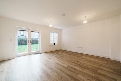 3 bedroom semi-detached house to rent, Victorious Close, Lee-on-the-solent, Hampshire, PO13