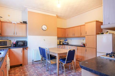 4 bedroom terraced house for sale, Whingate Avenue, Leeds LS12