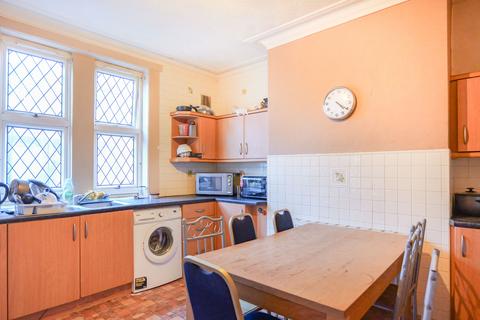 4 bedroom terraced house for sale, Whingate Avenue, Leeds LS12