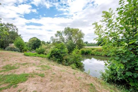 2 bedroom apartment to rent, Esher Road, Hersham KT12