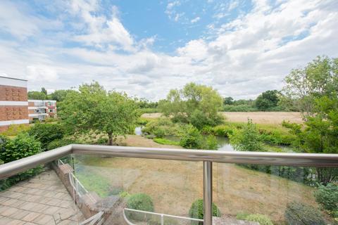 2 bedroom apartment to rent, Esher Road, Hersham KT12