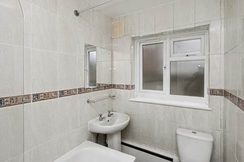 2 bedroom apartment to rent, Rayleigh Court, Kingston upon Thames KT1