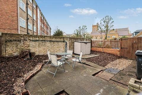 2 bedroom apartment to rent, Rayleigh Court, Kingston upon Thames KT1