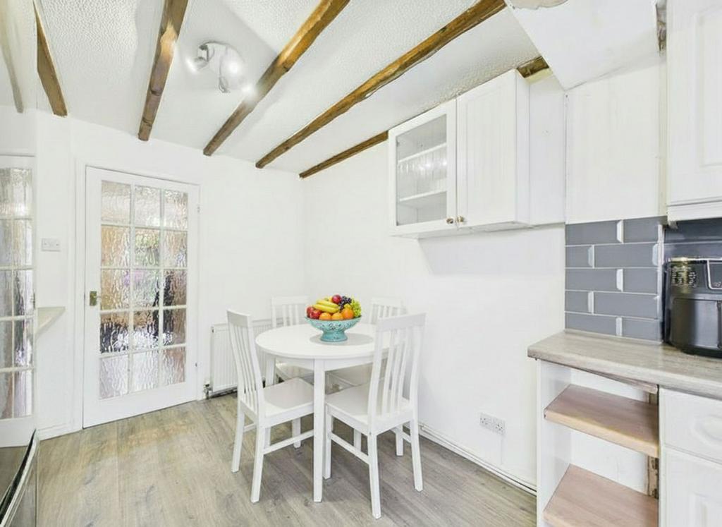 Breakfast Kitchen (Virtually Furnished)